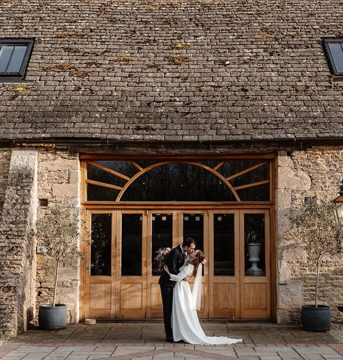 You are currently viewing Venue Spotlight – Oxleaze Barn